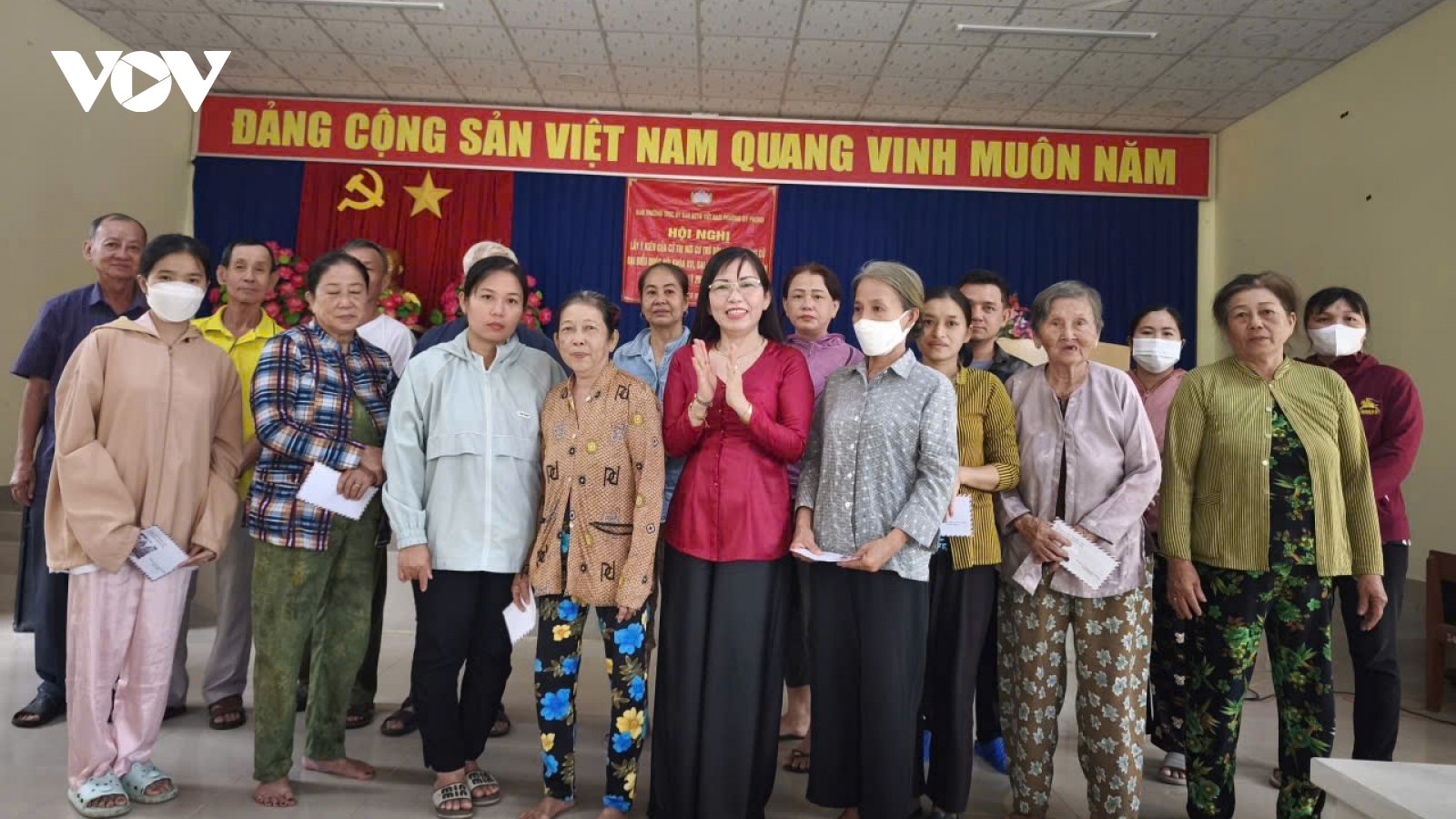 Đồng Tháp trao hơn 81.300 phần quà Tết đến người dân có hoàn cảnh khó khăn